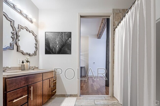 Building Photo - 154 Ave E