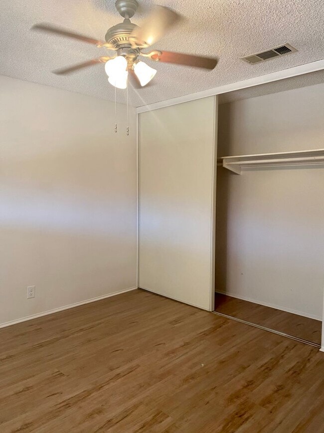 Building Photo - 2 Bedroom 1 Bathroom Duplex Newly Remodeled in 55+ COMMUNITY