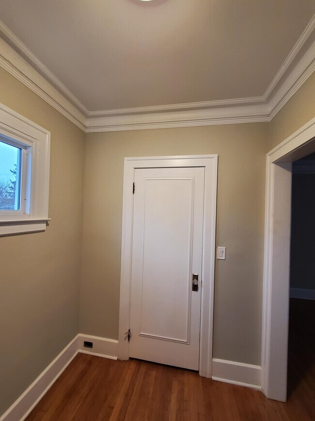 Building Photo - 2914 Hurlbut St