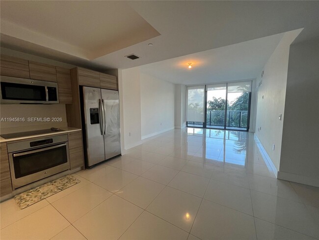 Building Photo - 121 NE 34th St