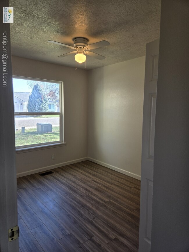 Building Photo - 1671 Klemmer Ave N