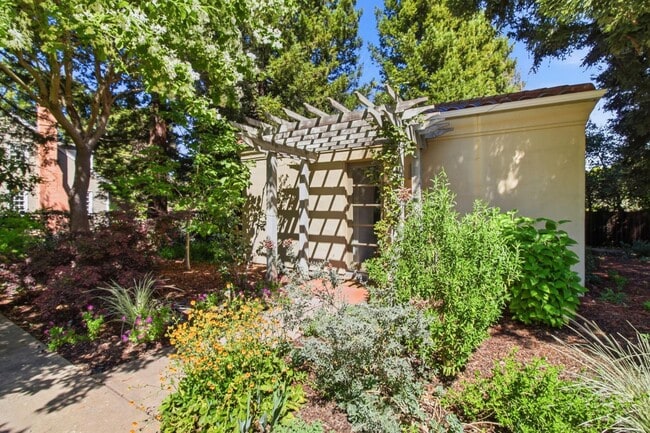 Building Photo - 64 Alejandra Ave