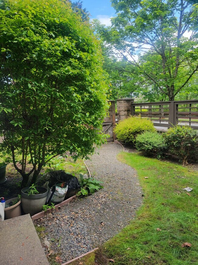 Building Photo - Highly Desirable Community, Beautiful View...