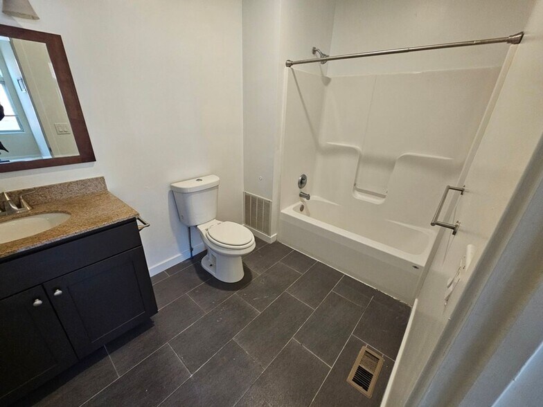 Building Photo - 2030 E Dauphin St