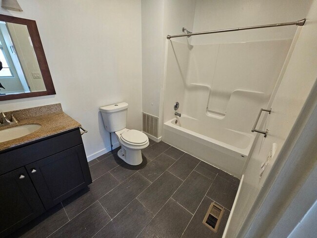 Building Photo - 2030 E Dauphin St