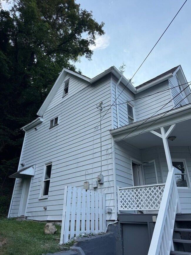 Building Photo - Charming 3BR Home in Wilmerding