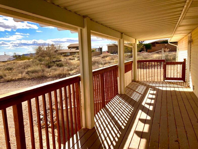 Building Photo - 1545 S Ash Creek Dr