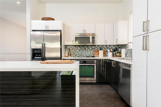 Building Photo - 3749 SW 27th Ln