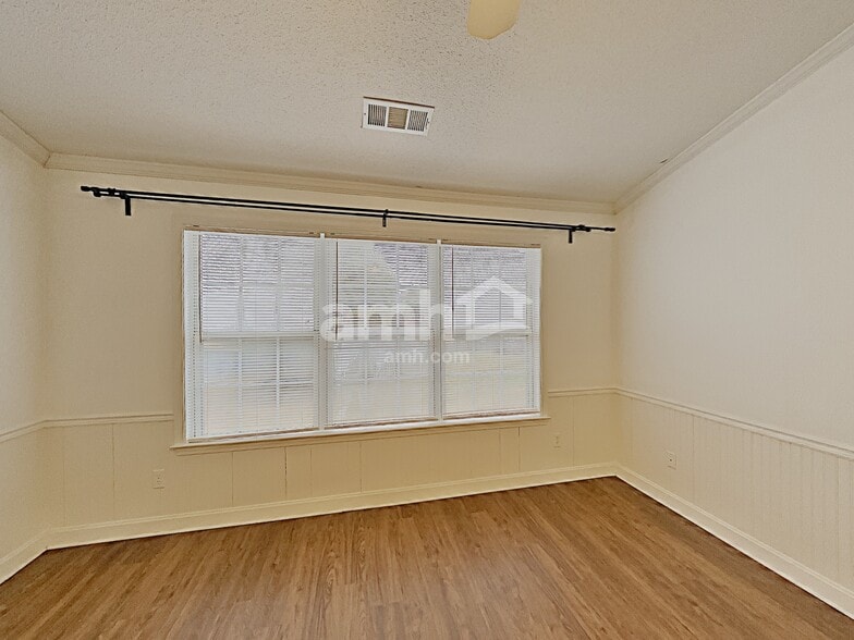 Building Photo - 2208 Sprucewood Dr NW