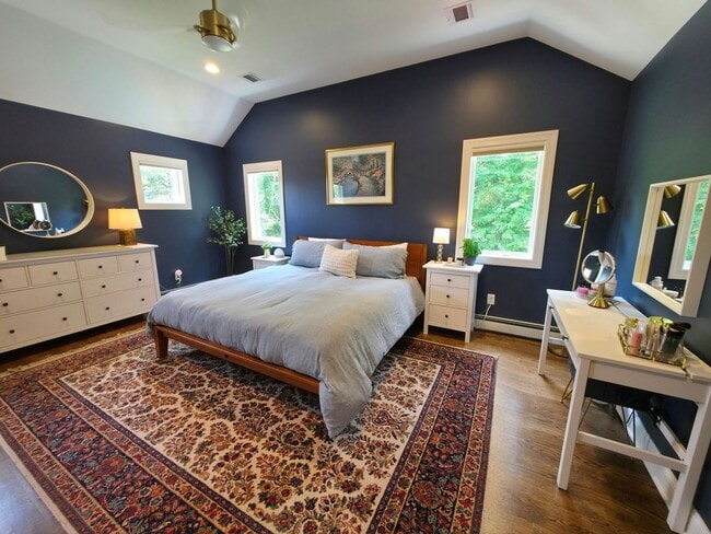 Building Photo - Luxury Living in Ridgewood