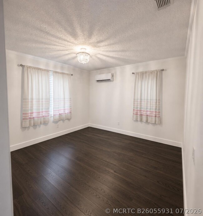 Building Photo - 5040 SW 117th Way