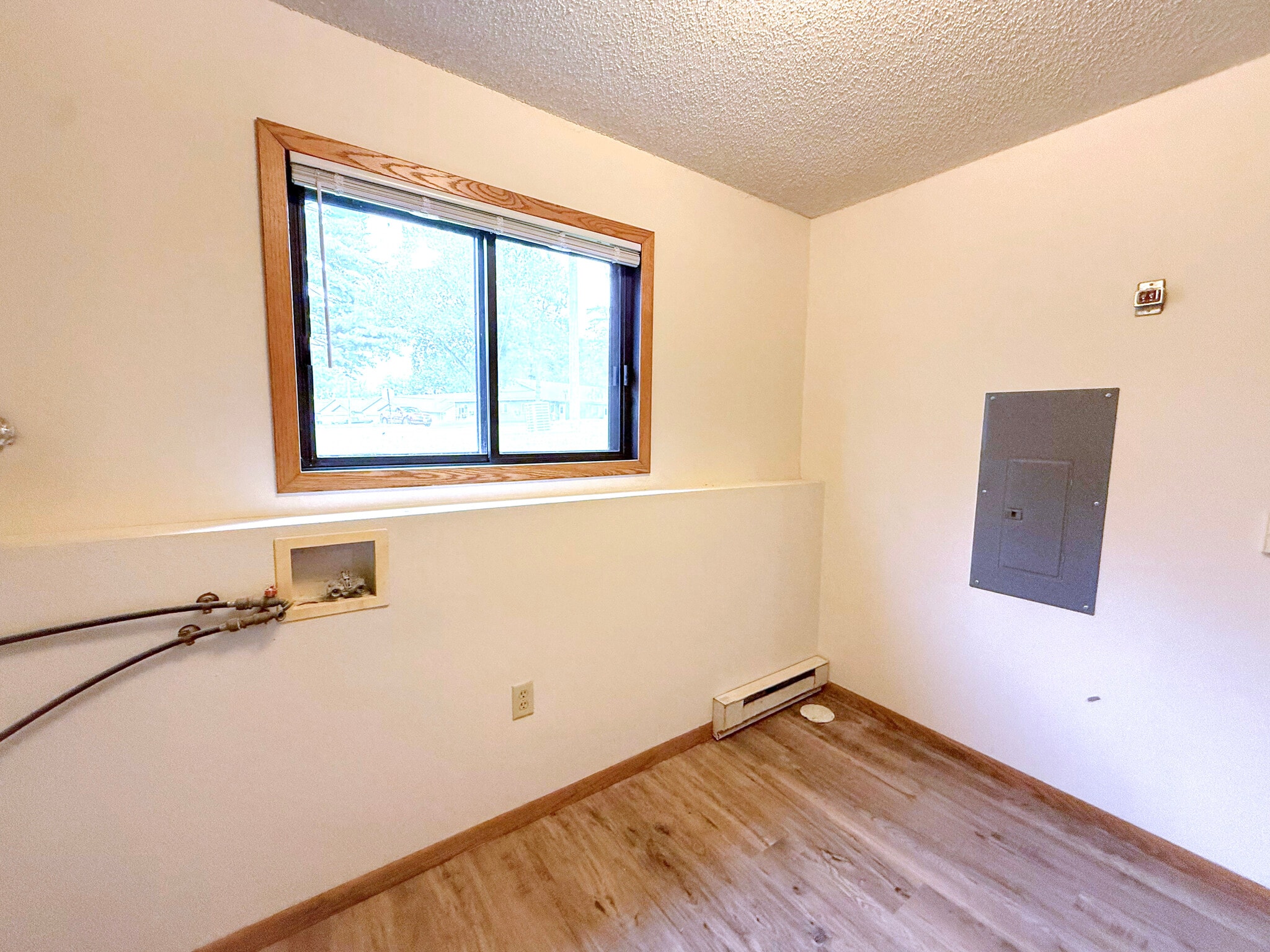 Building Photo - 2820 Edgewood Dr