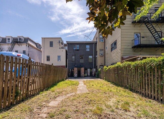 Building Photo - 85 Palisade Ave