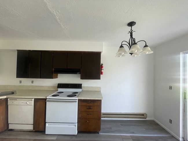 Building Photo - 660 S 200 W