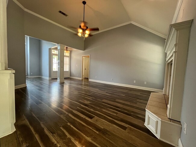 Building Photo - 1050 Azalea Garden Dr