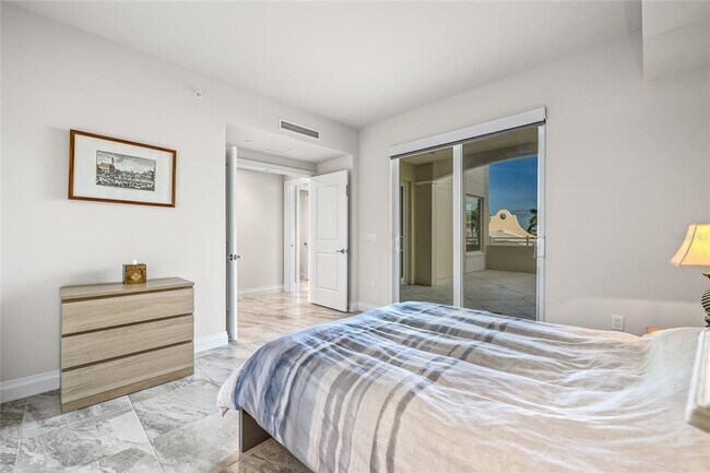 Building Photo - 795 Collany Rd