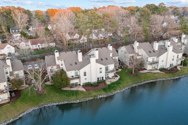 Building Photo - 459 E Lake Cir