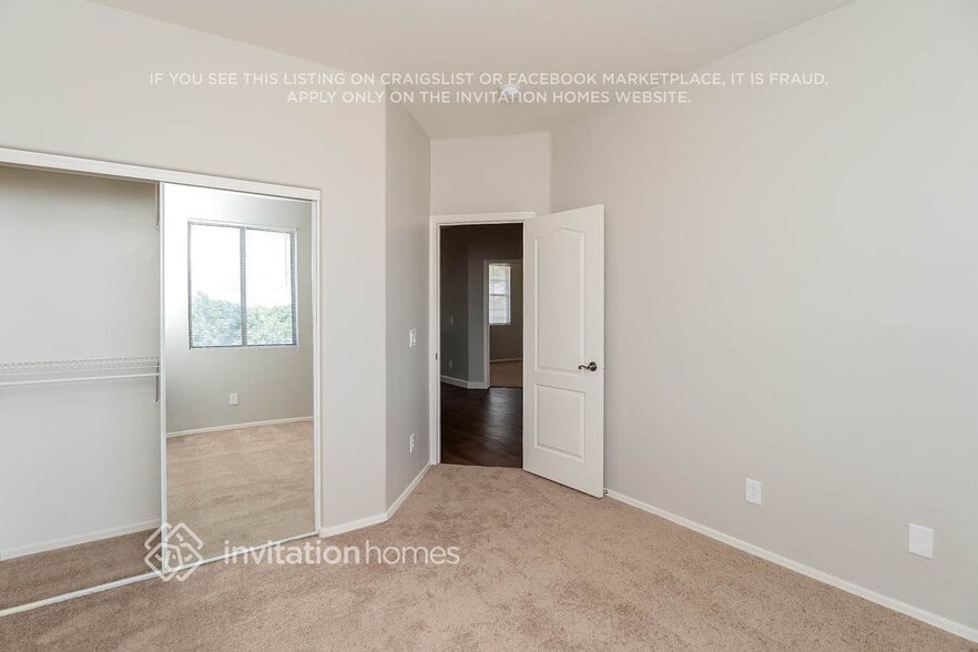 Building Photo - 3881 S Dew Drop Ln