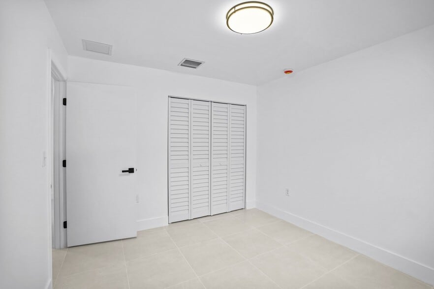 Building Photo - 5823 NW 30th Ave