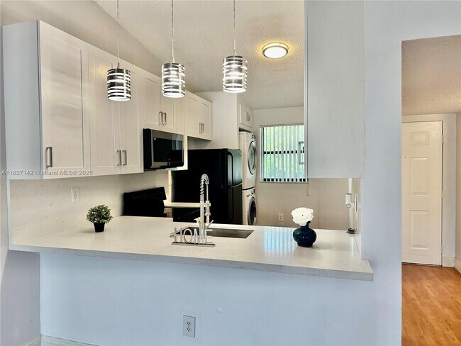 Building Photo - 9994 Nob Hill Pl