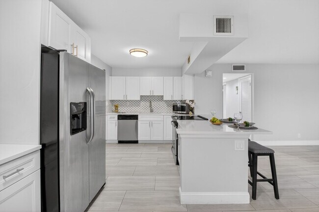 Building Photo - 450 Piedmont J