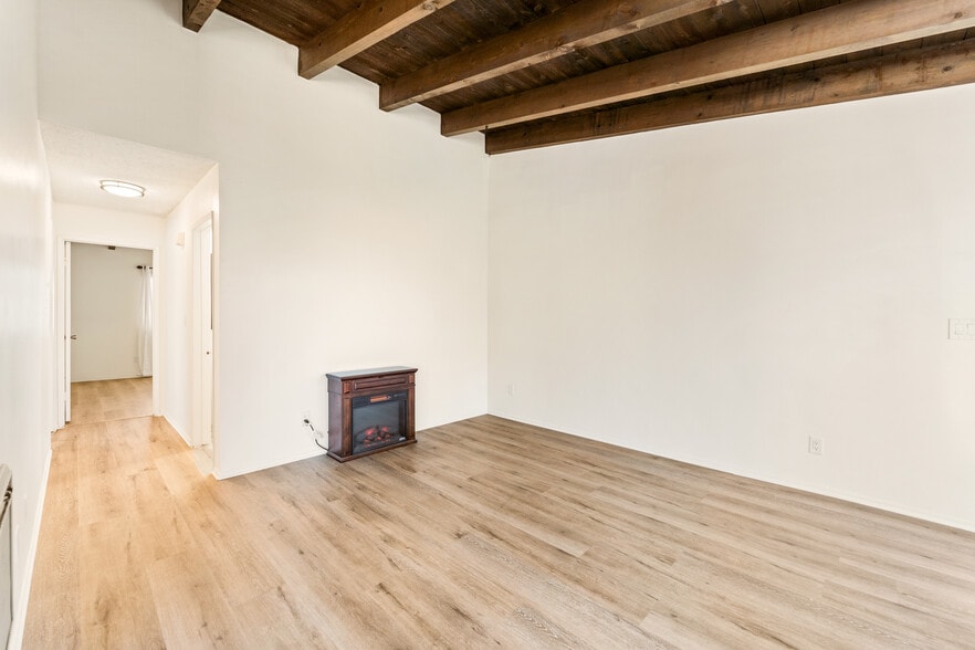 Building Photo - 1909 Harriman Ln