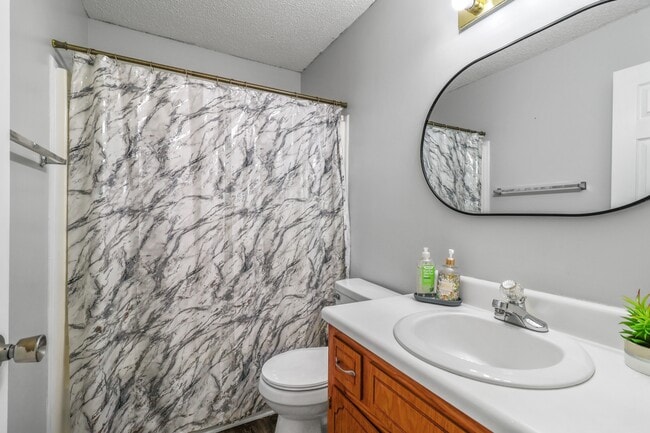 Building Photo - 354 Broadmore Dr