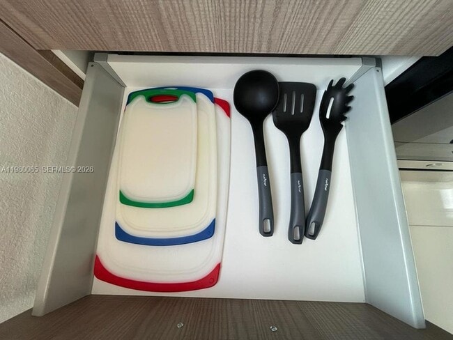 Building Photo - 302 NW 11th Ct