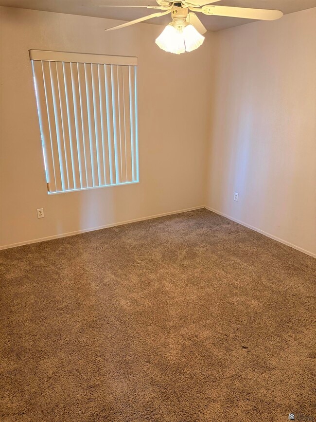 Building Photo - 10390 Fairway Dr