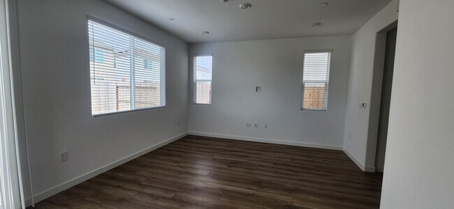 Building Photo - Beautiful Brand New 3 Bedroom Home in Elk Grove