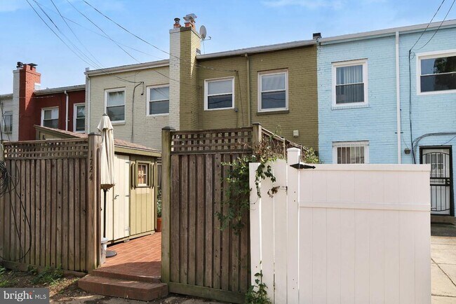 Building Photo - 1724 E St NE