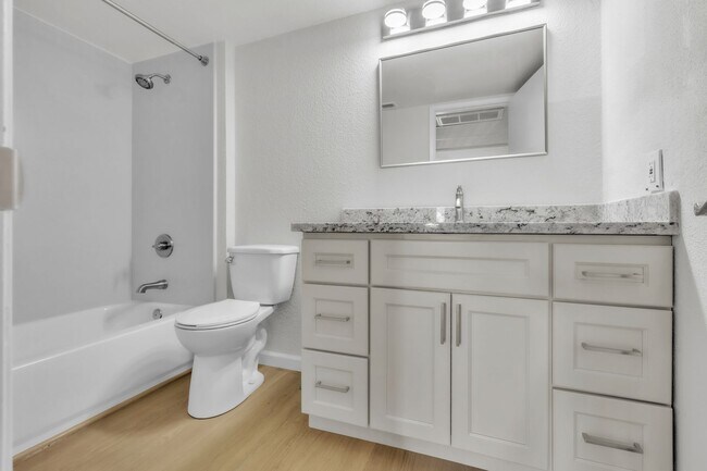 Building Photo - **Completely Remodeled ** 1BR/1BA w/ Private Patio + Garage in Sacramento