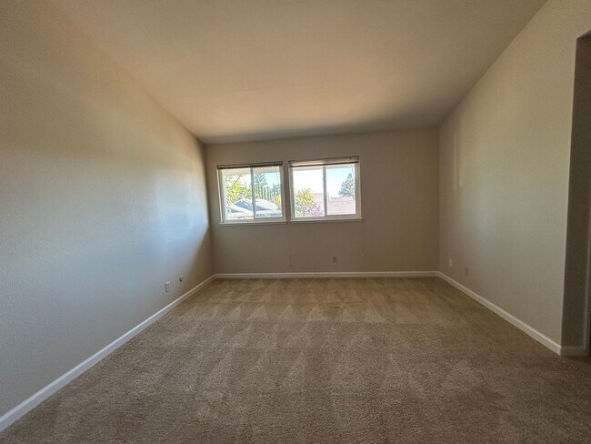 Building Photo - Beautiful Two-Story Home in Village Oaks, ...