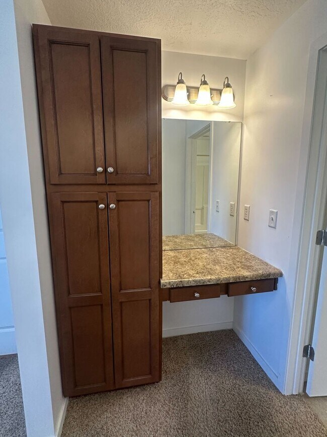 Building Photo - Beautiful 2BR Condo in Gated Community Near TRAX