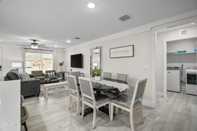 Building Photo - 854 Mallett St