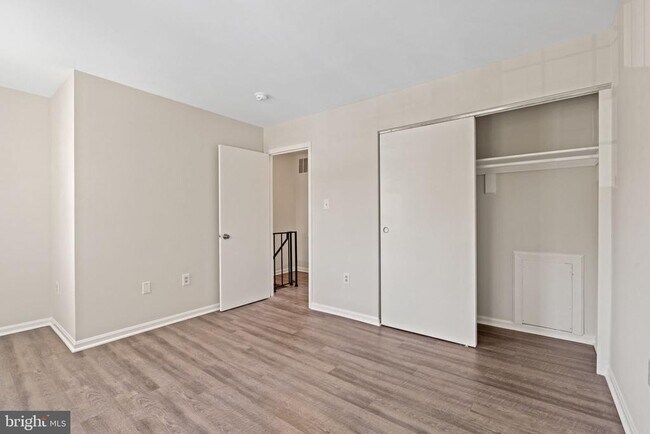 Building Photo - 7604 Somerset Ln