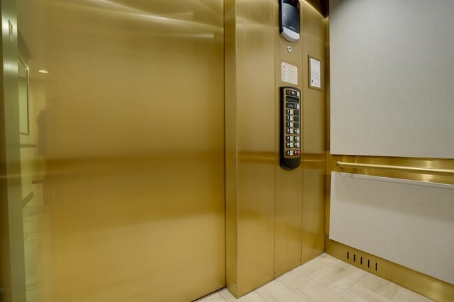 Building Photo - 1781 Tudor Ln