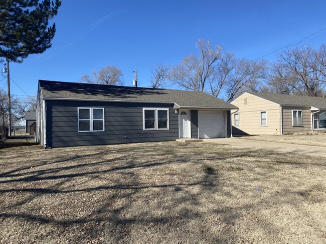 Primary Photo - 840 Navaho Ave