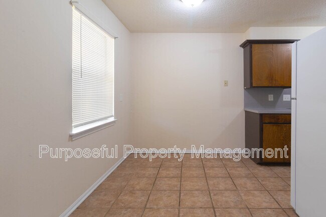 Building Photo - 518 N Ponca Ave