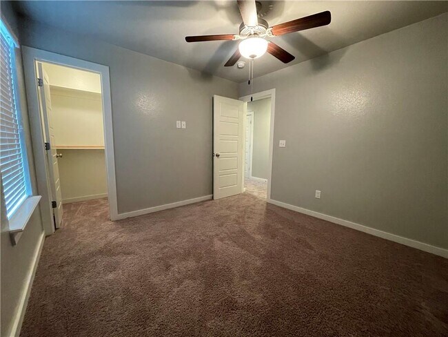 Building Photo - 3915 SW Peachwood Dr