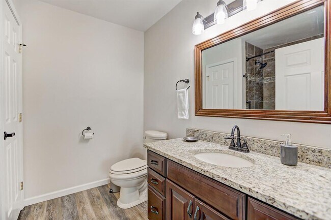 Building Photo - 460 Pine Tree Loop