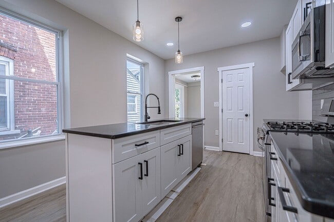 Building Photo - UPDATED FOUR BEDROOM/1.5 BATH TOWNHOME