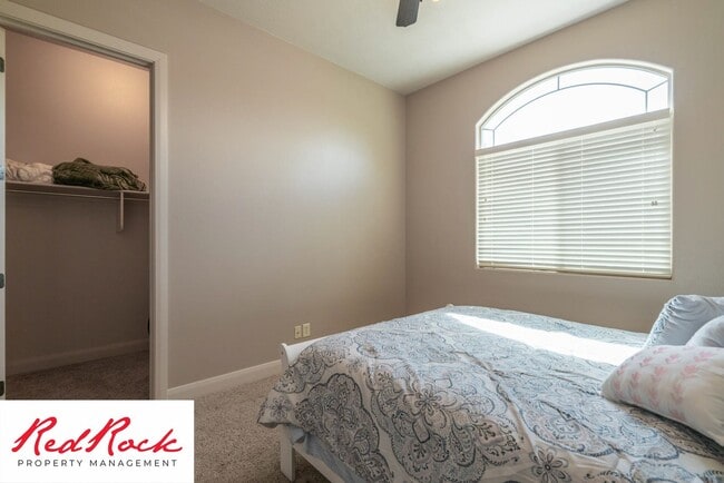 Building Photo - Minimally Furnished home in Little Valley!