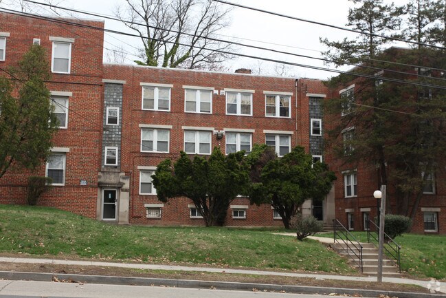 Building Photo - 3984 Pennsylvania Ave SE