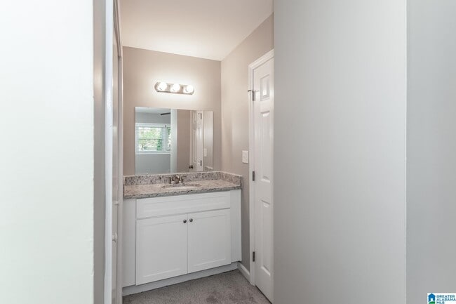 Building Photo - 1717 Bobolink Ln NE