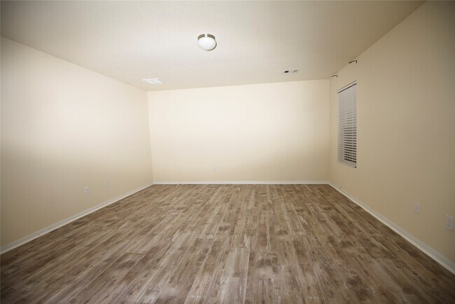 Building Photo - 9997 Hyacinth Way