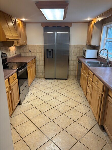 Building Photo - 412 Ruskey Ln