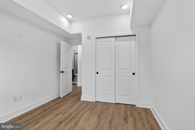 Building Photo - 2331 E York St