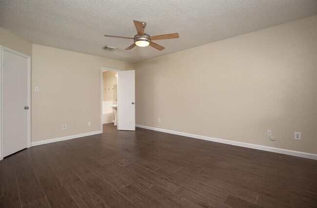 Building Photo - 3807 Cedar Valley Dr