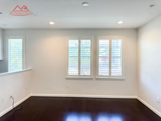 Building Photo - 326 Bautista Pl